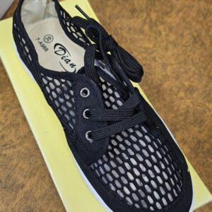 Must tennis võrguga